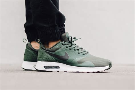 Grüne Nike Air Max Tavas online 